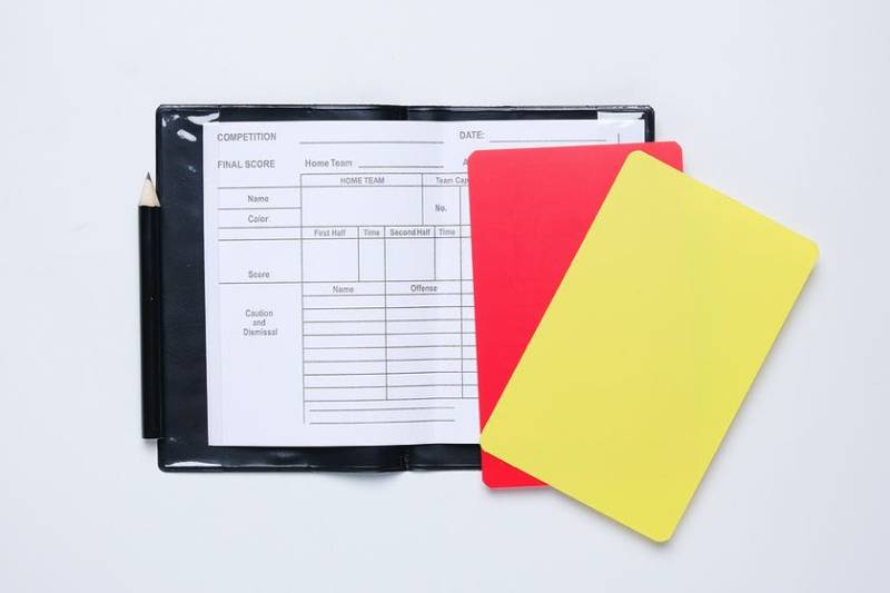 Cược Thẻ Phạt Là Gì? Cách Chơi Hiệu Quả Cho Dân Cá Độ 2 Vai trò của thẻ vàng, thẻ đỏ trong mỗi trận đấu bóng đá